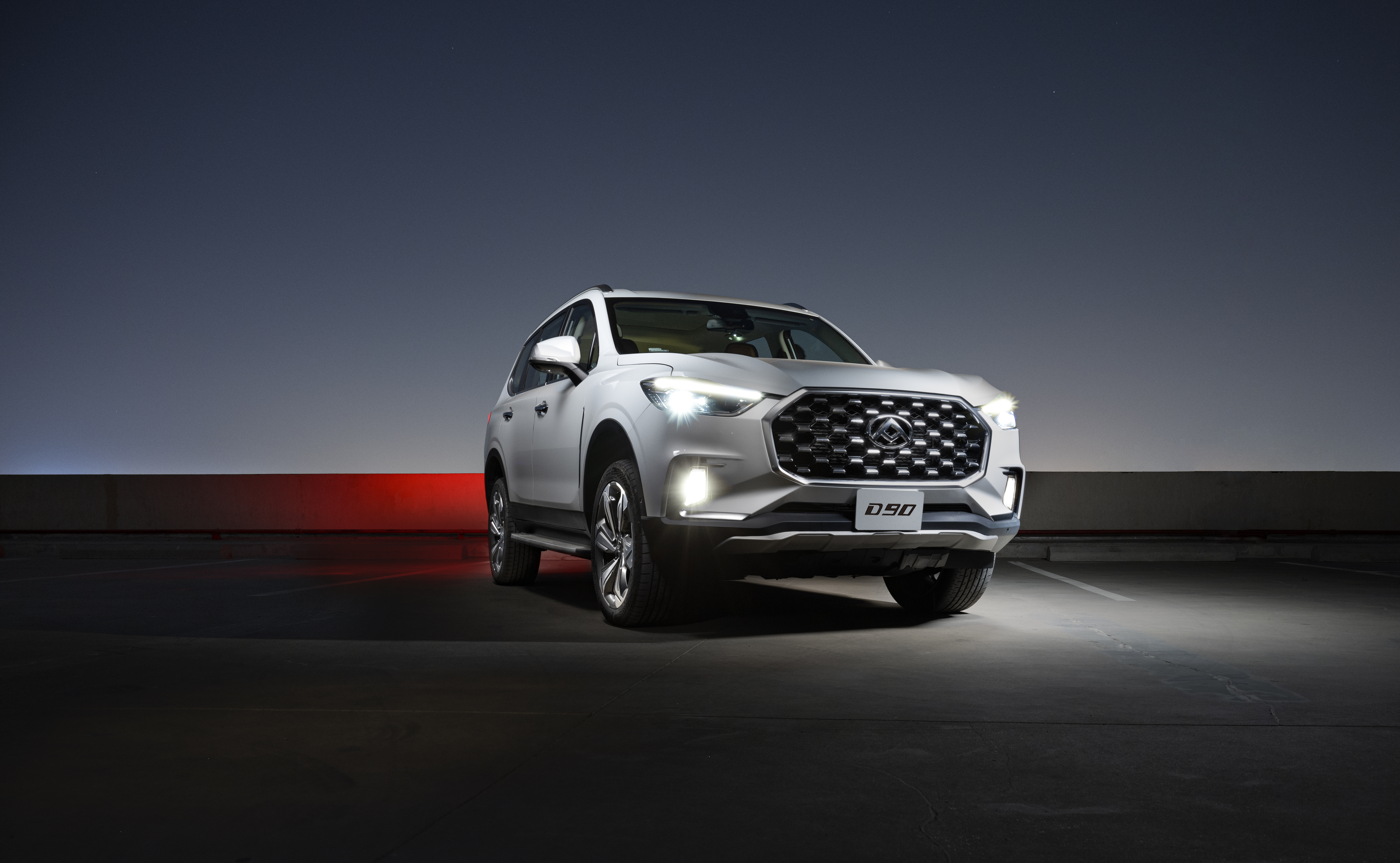 ماكسوس D90(دفع رباعي 7 مقاعد ) سيارة 