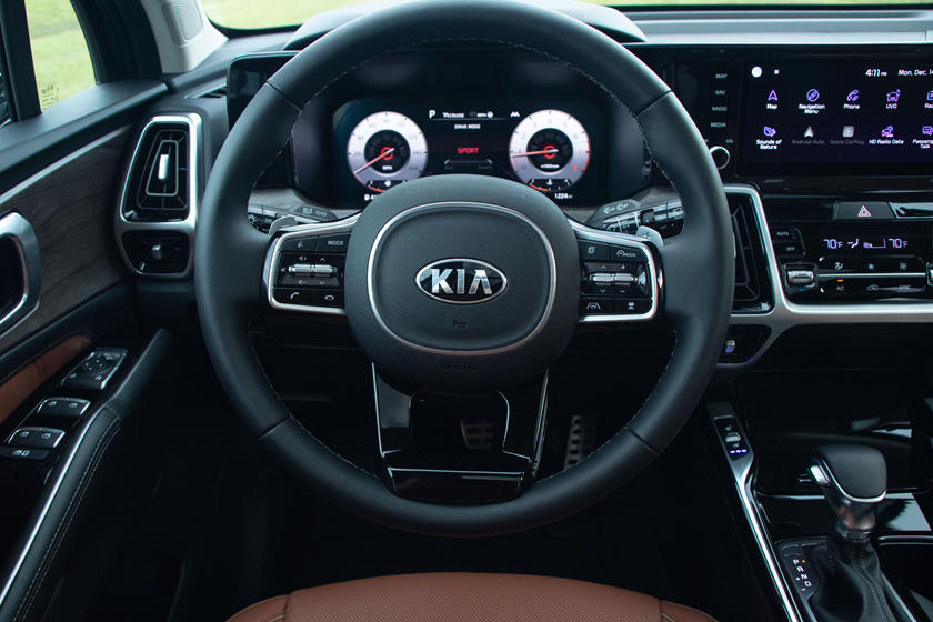 سورينتو 4*2 سيارة 